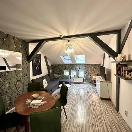 Zum Gruenen Hirsch Inkl. Parkplatz アパート